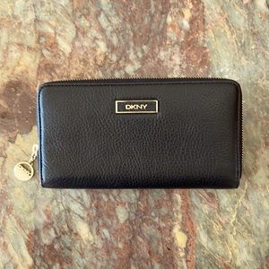 Women’s DKNY black leather long wallet